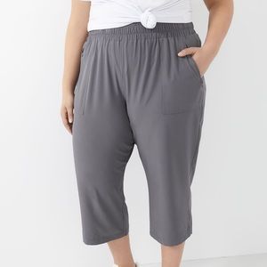 Active Zone Charcoal Grey Capris Pants. Size: 3X